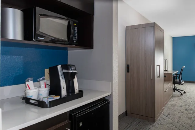 جناح بسرير كينج، Holiday Inn Express Suites Roanoke Rapids Se 7/7