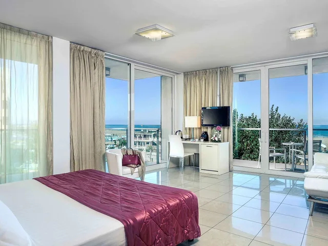 Superior, Twin Beds, Lateral Partial Sea View, Lateral Side Sea View, Terrace، MERCURE RIMINI ARTIS 6/10