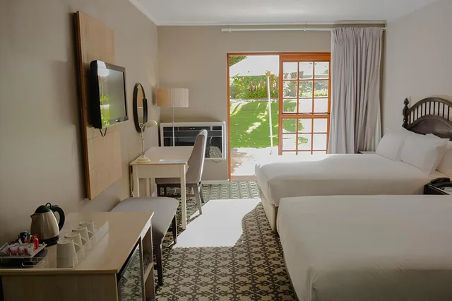 غرفة سوبيريور بسرير مزدوج أو سريرين منفصلين بإطلالة على المسبح، Caledon Hotel Spa And Casino 3/9