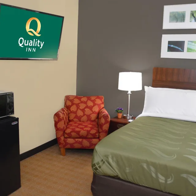 غرفة بسريرين مزدوجين، Quality Inn and Suites Dublin, OH 3/10