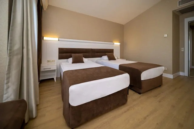 Room, Twin Beds, Lake Side, Pool View، Sueno Beach Side 3/6