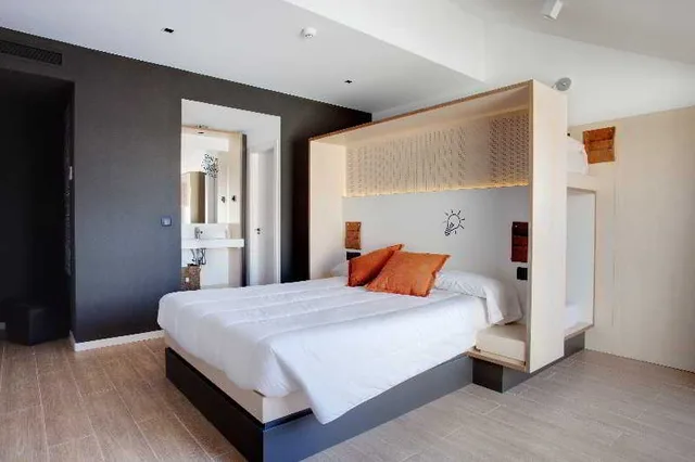 غرفة قياسية ثلاثية، Toc Hostel Madrid 1/2