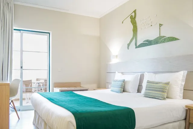 Twin Beds, Sofa, Vitors Plaza 2/6