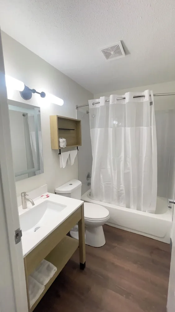 جناح ديلوكس بسريرين مزدوجين مع أريكة، Sonesta Simply Suites Memphis 7/7
