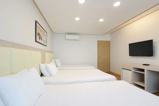 غرفة بزنس ثلاثية بثلاثة أسرّة، Shin Shin Hotel Jeju City 2/6