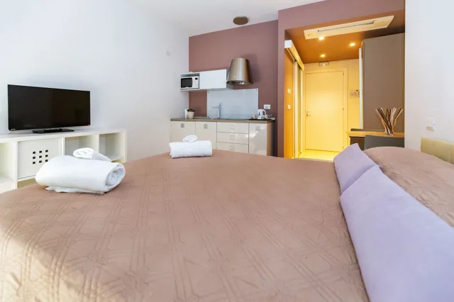 Classic, Double Bed, Sofa, Zeus Residence Hotel 2/4