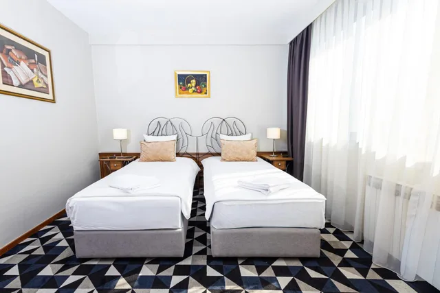 غرفة قياسية بسريرين منفصلين، Hotel Art 1/6
