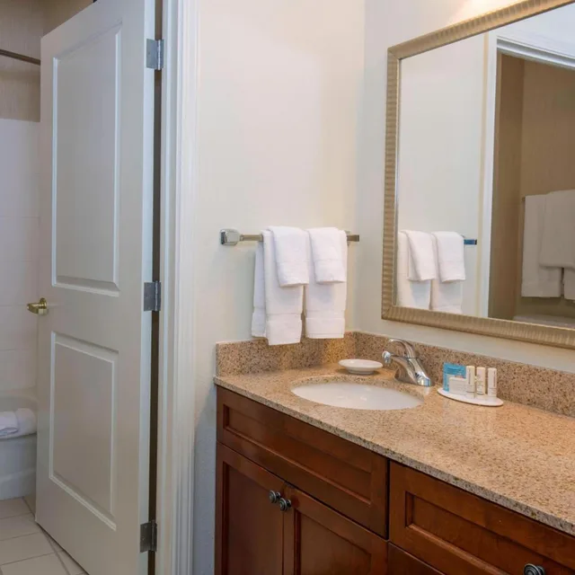 جناح بغرفتي نوم مع أريكة، Residence Inn by Marriott Boise West 3/5