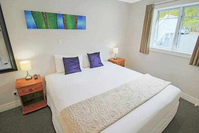جناح سوبيريور بسرير كوين بإطلالة على الحديقة بغرفة نوم واحدة بحوض جاكوزي، Kerikeri Park Lodge 1/2