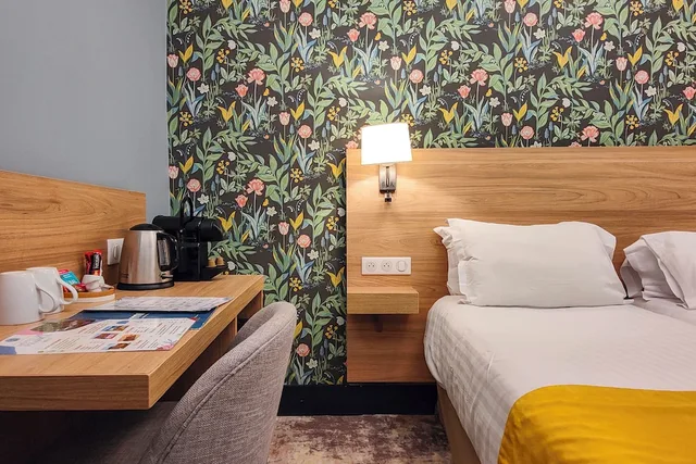 غرفة تنفيذية بسرير مزدوج بشرفة مع أريكة، 1 MED HOTEL 4/7