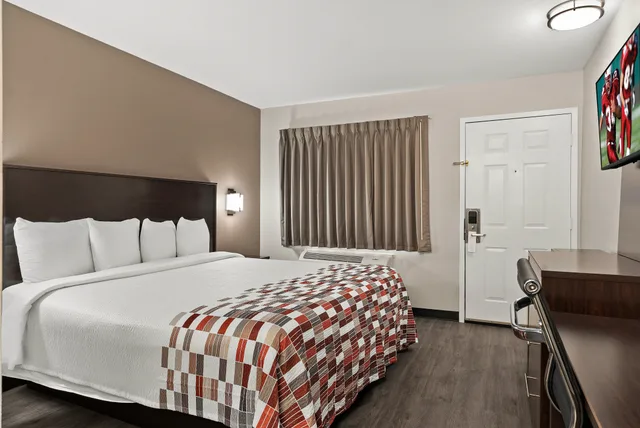 Standard, King Bed, Smoking, Red Roof Inn Suites Spartanburg I 85 1/2