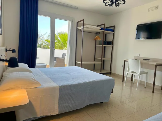 غرفة ثلاثية بإطلالة على البحر، Donnosanto Hotel 4/7