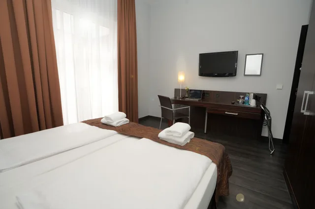 غرفة بزنس بسريرين منفصلين، The Atrium Hotel 1/9