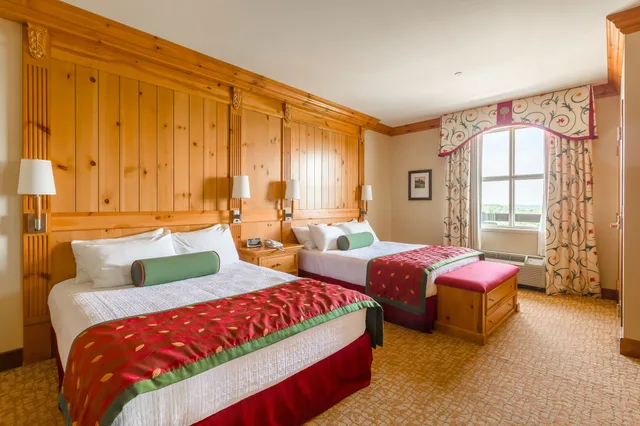 غرفة بريميوم بسريرين كوين، Oglebay Resort Conference Center 3/5