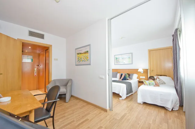 غرفة ثلاثية بثلاثة أسرّة بمطبخ، Aparthotel Atenea Valles 4/8