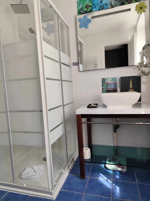 غرفة قياسية بسرير كينج، Hotel Du Fort 5/5