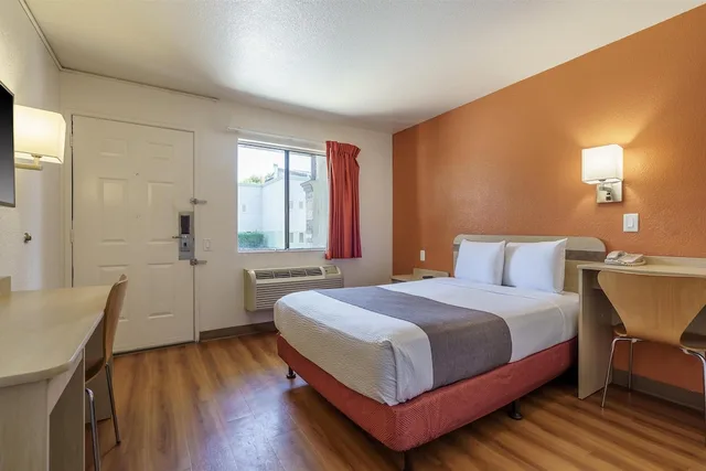 غرفة قياسية بسرير كوين، Motel6 Fremont, CA – North 1/9