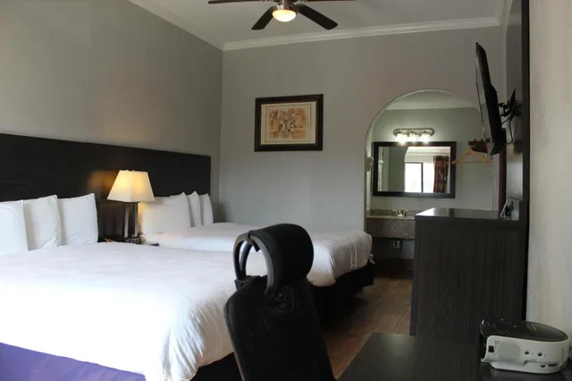 غرفة بسريرين كوين للمدخنين، Americas Best Value Inn Medical Center Downtown 2/6