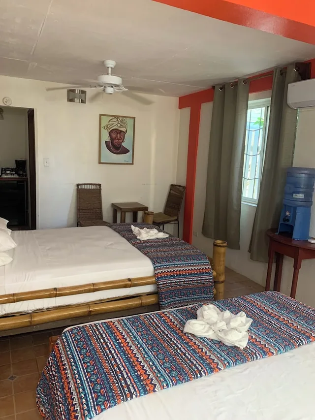Standard, 2 Queen Beds, Courtyard Area، All Seasons Guest House 4/10