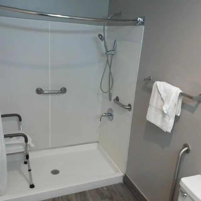2 Queen Beds - Mobility Access Tub Nsmk، Motel6 Winslow, AZ 9/10