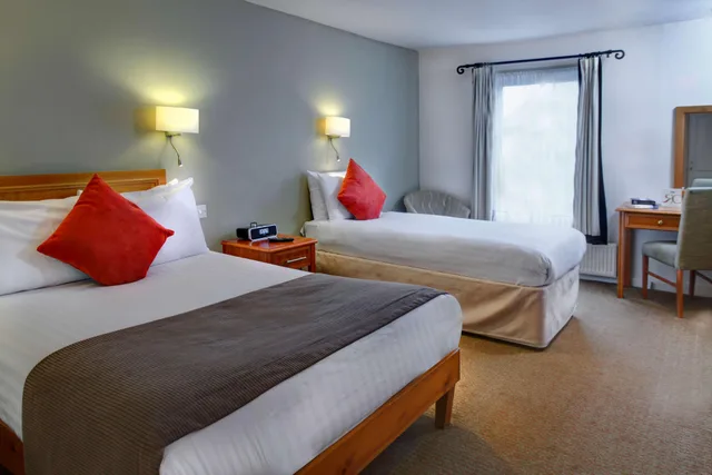 غرفة سوبيريور عائلية بسرير مزدوج وسرير فردي، Best Western The Rose And Crown Colchester 1/1
