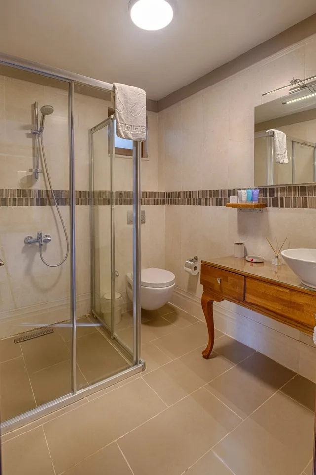 غرفة كومفورت بسرير كوين مع أريكة، Les Terrasses Selimiye Hotel 9/10