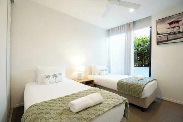 Iconic, King and Twin Beds, Terrace، Iconic Kirra Beach Resort 2/3