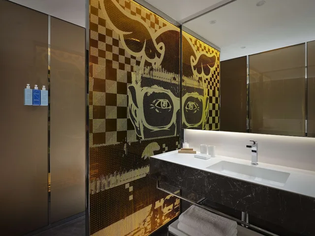 Art, Deluxe, King Bed, Art’otel London Hoxton 3/3