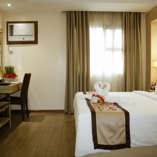 2 Bedrooms, Royal, Suite, Tower Two، Golden Prince Hotel And Suites 2/8