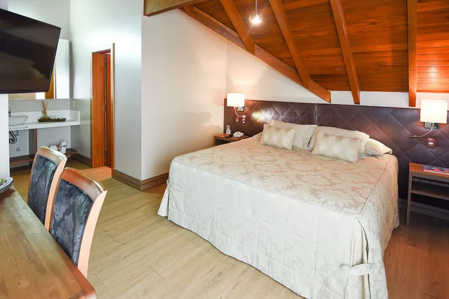 جناح فاخر بسرير كوين بحوض جاكوزي، Hotel Refugio da Montanha 1/4