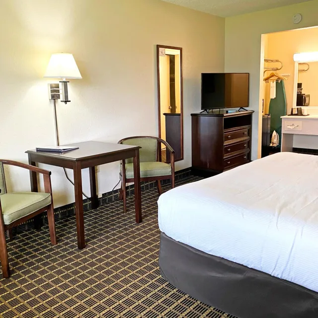 غرفة بسرير كينج لذوي الإعاقة، Roadstar Hotel Zephyrhills 3/7
