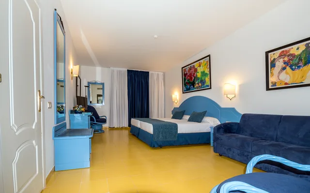 Family, Pool View, Balcony or Terrace، Hotel Drago Park by Pierre & Vacances 4/5