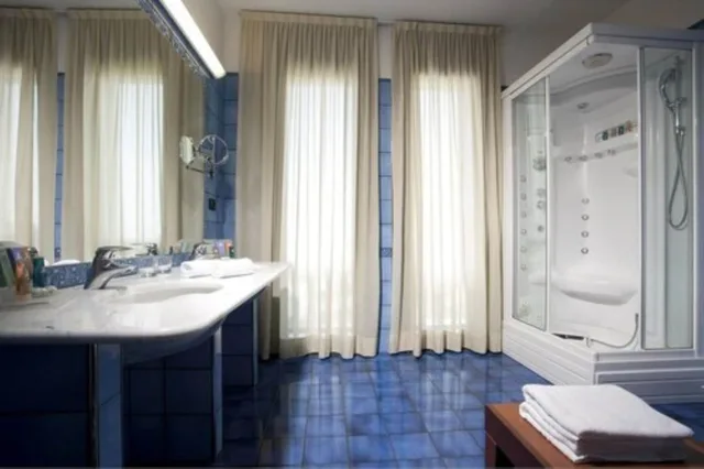 غرفة قياسية مفردة بسرير كوين، Hotel Raffaello 9/9