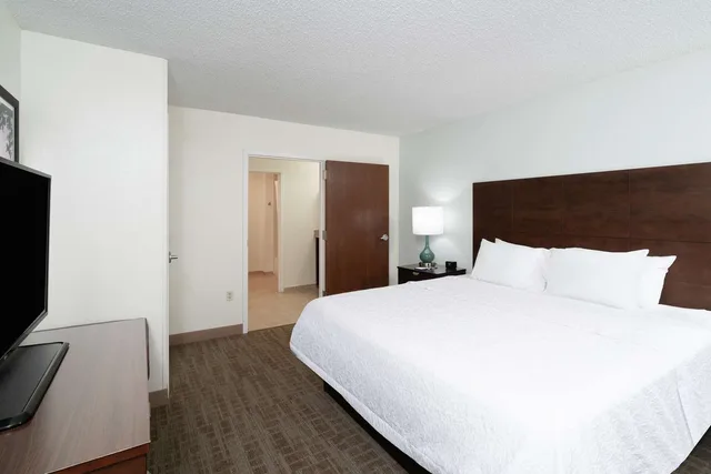 جناح بسرير كينج بغرفة نوم واحدة بمطبخ، Hampton Inn & Suites Nashville/Franklin (Cool Springs) 1/2