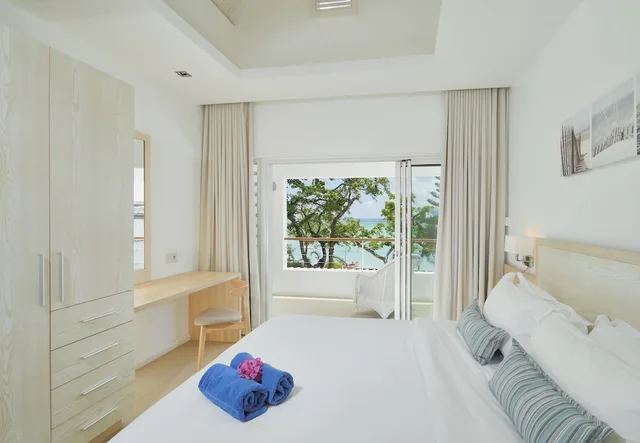 3 Bedrooms, Luxury, Villa, 1 King and 2 Queen Beds, Beach Front, Sea View، Le Beachclub Serviced Apartments And Villas 2/5