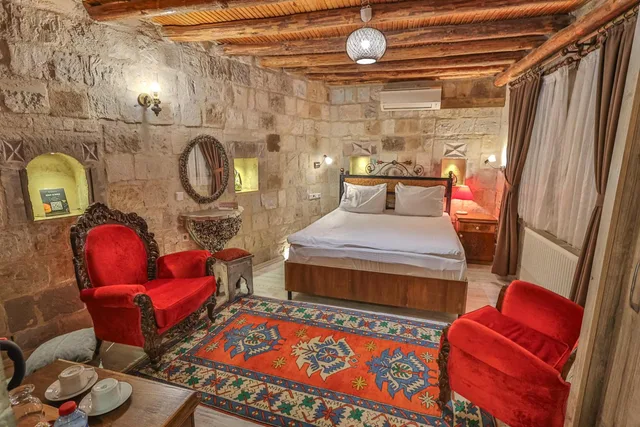 Stone, Traditional، Bedrock Cave Hotel 2/10