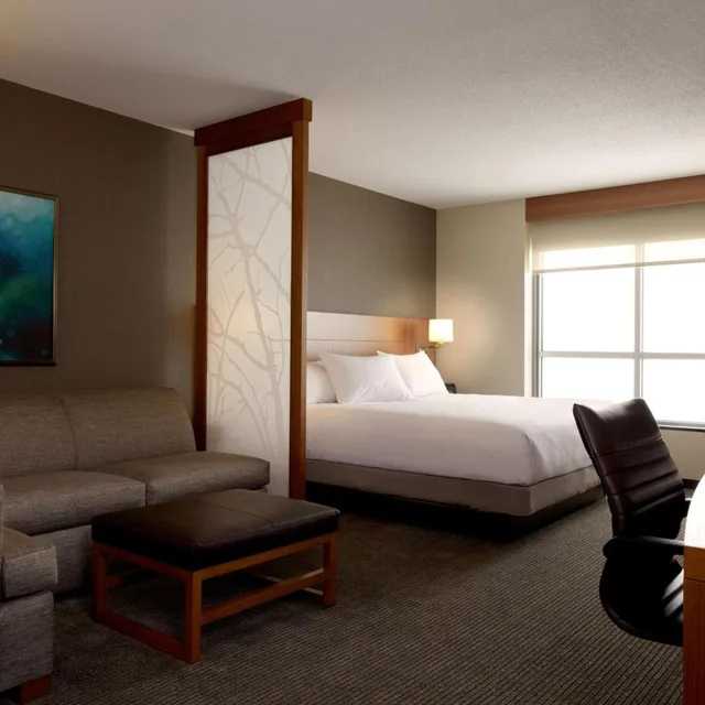 غرفة بسرير كينج مع أريكة، Hyatt Place Columbus 3/5