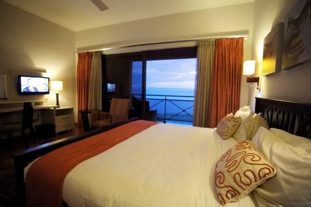 Queen Bed, Lake View, Haile Resort Hawassa 1/8