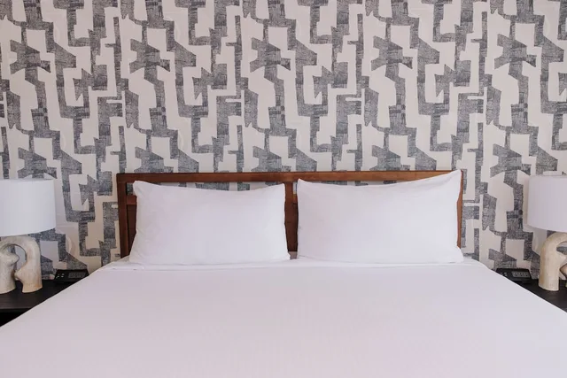 Retreat, Freya, King Bed, Accessible، Solvang Gardens Lodge An Ascend Hotel Collection 2/2