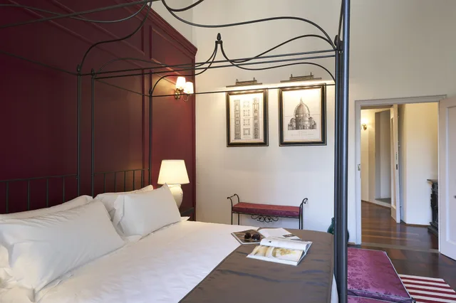 Deluxe, Queen Bed, Peruzzi Urban Residences 2/9