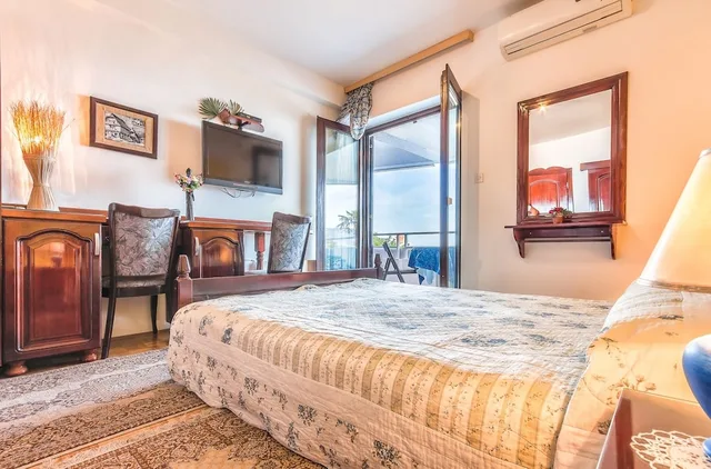 1 Bedroom, Premium, Apartment, Queen Bed, Sea View, 2 Bathrooms, Sofa، Villa Roses Apartments & Wellness 2/5