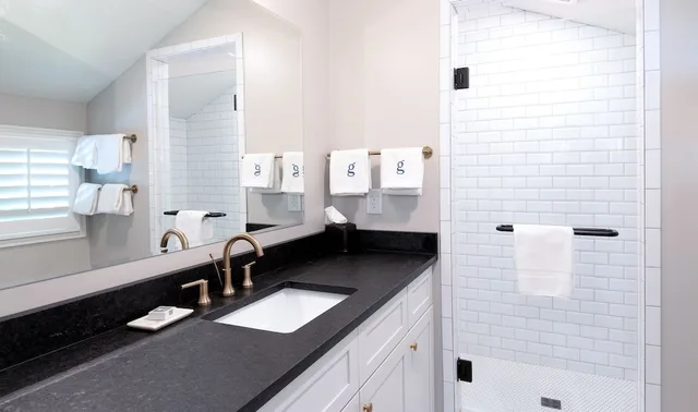 Anthony, Deluxe, Single, King Bed، Germantown Inn 7/10