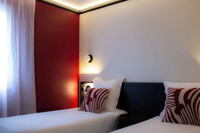Renovated, Twin Beds, Hotel Alliance - Proche Paris 2/2