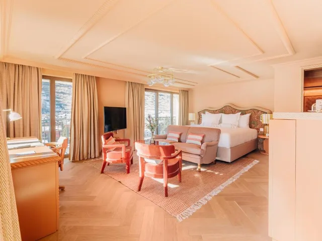 جناح غراند جونيور، Parkhotel Beau-Site 1/7