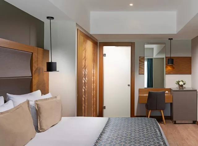 Junior Suite, Double Bed, Sea View, Liberty Kusadasi 3/9