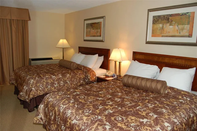 غرفة بسريرين كوين للمدخنين، Rodeway Inn & Suites East Windsor CT 2/3