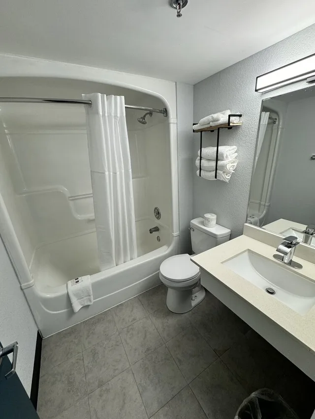 غرفة ديلوكس بسريرين كوين للمدخنين، Motel6 East Syracuse, NY - Airport 9/10