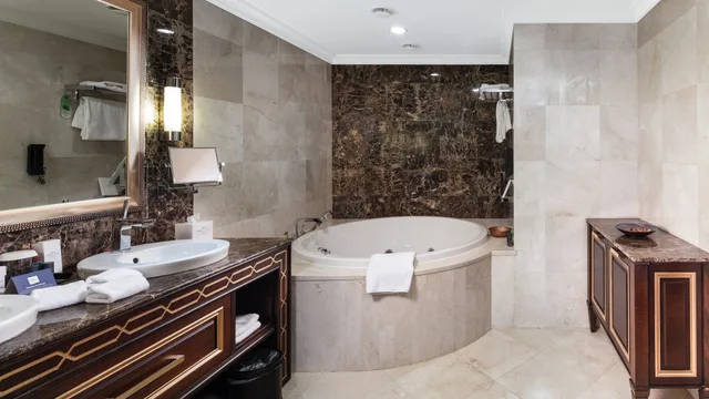 جناح بسرير كينج، Crowne Plaza Istanbul Asia 2/2