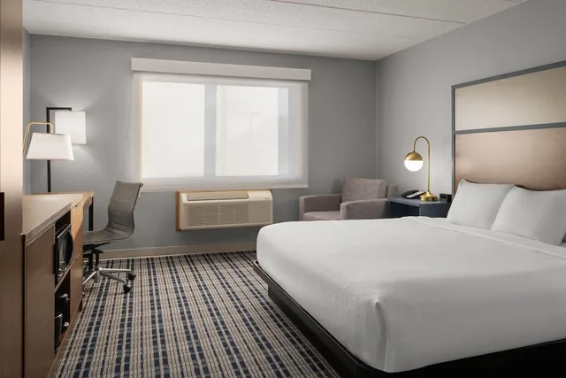 Room, King Bed, Accessible, AmericInn by Wyndham Grand Forks 1/3