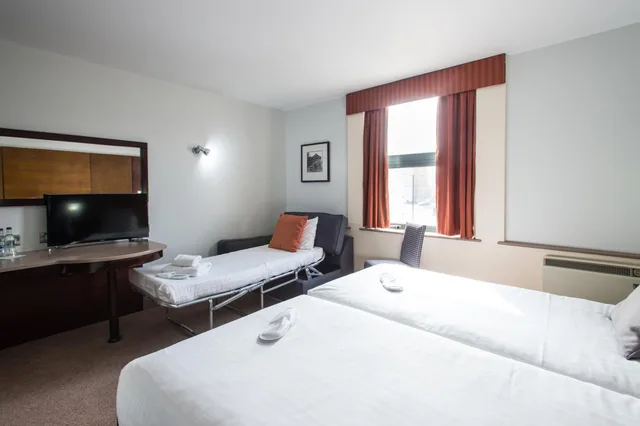 غرفة بسريرين منفصلين مع سرير إضافي، Sheffield Metropolitan Hotel by Belvilla 7/9
